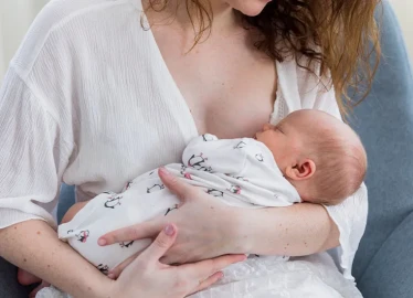 Anne Sütü ile Beslenen Bebeklerde D Vitamini Takviyesi Gerekli mi?